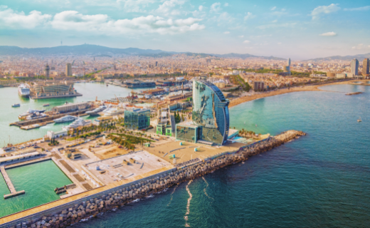 Source : Adobe Stock - Port de Barcelone