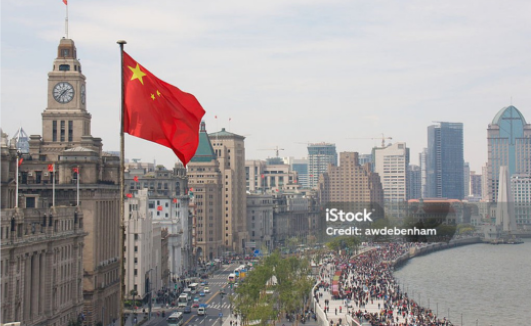 Le front de mer de Shanghai, drapeau chinois 